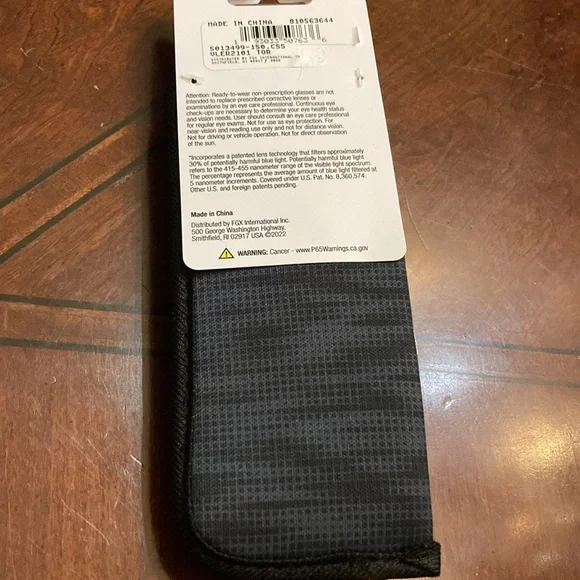 Blue light reading glasses and coordinating case. - Picture 6 of 7